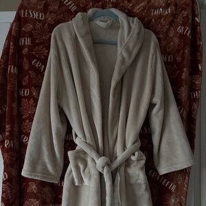Soft/cuddly/Hoodie Bath Robe/Winer/size L/XL